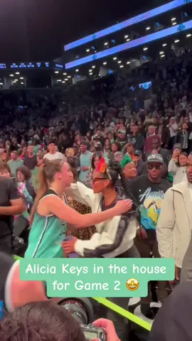 #aliciakeys congratulated the #nyliberty after thier Game 2 W over the #connecticutsun 🗽👏