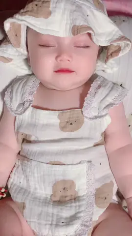 Vẫn là nụ cười và ánh mắt đó 😁 #embecuoi #cutebaby #embédễthương #becung #embe #cute #baby #babyvideo #asmr #kid #osian #babies 