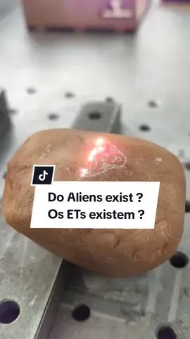 Do Aliens exist ? Os ETs existem ? #vilalaser #aliens #extraterrestres #paranormal #asmr #asmrsounds #asmrvideo #stone #fy #viral 