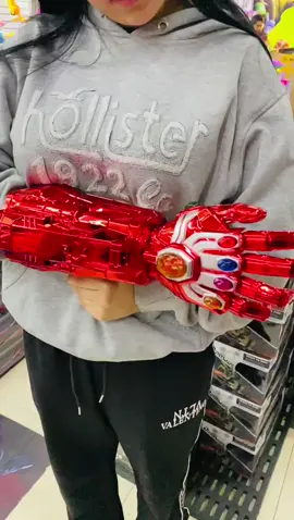 Guante que dispara bolas de hidrogel🥊🔥 Incluye cargador, dos bolsas de bolas de de hidrogel, 6 dardos, pila recargable, su respectivo cargador, los dedos son articulados y enciende luces.  Disponible en los 3 diseños  Valor: $182000 Jugueteria y deportes el mejor ,en todos los aspectos y precios ,somos importadores directos ventas al detal y por mayor ✈️🪀🎉 📍Carrera 20 #9a - 04 Cc. Puerto Rey Sótano #parati #viral #juguetes #vengadores 