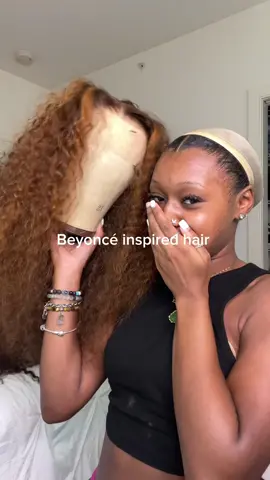 Love this hair 😭 @unicehairofficial  #beyoncehair #highlightwig #wig #frontalinstall #bussdownmiddlepart #curlywig #curlyinstall #wigreview #unicehair #hairreview #virl #trendinghair #wigtok 