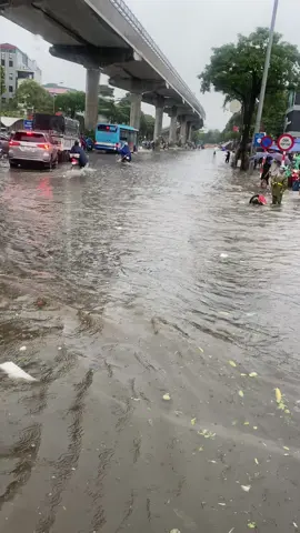 Lụt ngã tư đường phố