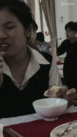 Đi đám cưới mà gà này lạ lắm :)) #xuhuong #fyp 