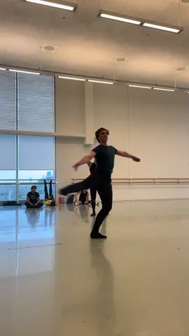 Some messy turns today #balletiktok #ballet #balletdancersoftiktok #ballettok #balletfyp #balletflexibility #balletchallenge #boysballet #mensballet #balletasmr 