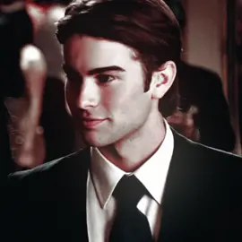 they should’ve kept his middle part. he looks like a disney prince #foryoupage #natearchibald #gossipgirlhere #fyp #viral #chacecrawford 