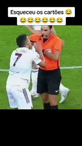 Esse juiz e igual eu 😂 muito esquecido Vey 😂😂😂