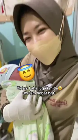 Percayalah bund,selain dirisendiri yg berusaha untuk kuat,ttep perlu semangat &support dri suami dan keluarga krna sangat brpengaruh buat nguatin ibunya,yg tadinya mau nyerah tpi bisa dilewatin juga &berkat pertolongan allah,kalo wktu itu aku gak yakin kalo ibunya bisa,pasti udh dirujuk buat d SC,tpi saat itu aku yakin,kalo ibunya Bisa,Alhamdulilah bisa bekerja sama dg baik sampai bayi lahir,Terimakasih Allah😇❤️ #nakes #bidan #lahirannormal #perjuanganmelahirkan #fypシ゚viral 