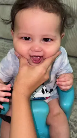 Happy Friday my loves 🤩🙌🏼🫶🏼 #fyp #funnybaby #squishybaby #chubbycheeks #babiesoftiktok #adorablebaby #latina #latinamom #latinacreator #utah #utahmom 