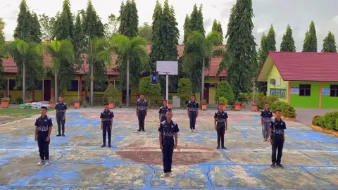 Senam Kaka Main Salah Kopassus X Polri Full Versi Pramuka Penegak SMAN 1 Gandapura #kakamainsalahchallenge #polri #brimobuntukindonesia #viraltiktok #pramukaindonesia🇮🇩⚜️😎 #tniindonesia🇮🇩 #senamkopassus #kopassus_indonesia #tnipolri #pramukahits #pramukagantengcantik #viralvideo #kakamainsalahchallenge 