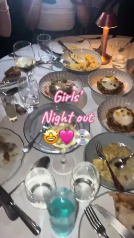 Looove them 🩷🩷🩷🥰🥰🥰 #girls #girlsnightout #girlsdinner #party #partondon #spotsinlondon #uk #fashion #dinner 