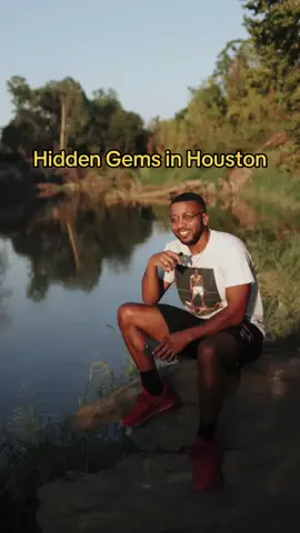 Houston has hidden gems all over the city. You just gotta be willing to explore a little to find the best locations. Check out some creeks and bayous in the city to find locations like this. . . .  #houstonphotographer #houstonvideographer #scenery #Hiking #Outdoors #privatespot #nature #peaceful #explore 