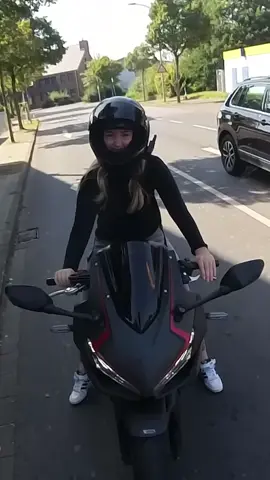 Daria hat manchmal ein bisschen… 😂 #davidbost #motorrad #gehtsteil