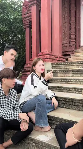 រឿង : កុំជ្រើសផ្លូវខុស ភាគ១ •••••••••••••••••••• គ្រាន់តែជាការសម្ដែងសូមបងប្អូន កុំយកតម្រាប់តាមវិដេអូនេះ បើខុសឆ្គងកន្លែងណាក៍សូមខាន់ទ័យអភ័យទោសផងណាពុកម៉ែបងប្អូន🙏🏻 #ខូសិនfelix @Nimol Felix - ម៉ាក់អូនភូ 