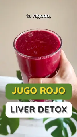 🇨🇴 Jugo rojo para tu hígado 👍🏼 Este jugo no sólo es delicioso, sino que además cuenta con unas propiedades depurativas increíbles que la darán soporte a tu sistema hepático y ayudará a tu hígado a sanar mientras se encaraga de liberar toxinas. Necesitas: 1 remolacha 1 zanahoria o 2 pequeñas 1 manzana 1 trozo de jengibre Jugo de 1 limón Si tienes extractor de jugos aumenta cantidades y úsalo. Si no, haz como yo y ponle un poco de agua, licúa muy bien y bébelo de inmediato. 🇺🇸 Red juice for your liver 👍🏼 This juice is not only delicious, but it also has incredible cleansing properties that will support your liver system and help your liver heal while it releases toxins. You need: 1 beet 1 carrot or 2 small ones 1 apple 1 piece of ginger Juice of 1 lemon If you have a juice extractor, increase quantities and use it. If not, do like me and add a little water, blend very well and drink it immediately. #juicing #juice #jugos #liverdetox #higado #detoxhapatico #emmagik #emmagiktip #mirecetaemmagik