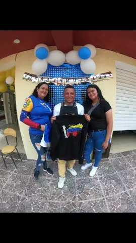 y los cumplí feliz con mis seguidores en cali