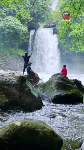 Riam Marum 📍Ds Dawar, Pisak, Kec Tujuh Belas, Kab Bengkayang Kalimantan Barat ##borneoearthofficial #pesonakalimantan #bengkayang #borneo #kalimantan #riammarum #westborneo #wisatakalimantan #kalbar #waterfall #kalimantanbarat #airterjun 