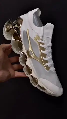 MIZUNO SORAYAMA GOLD 🥇 . . . . . . . . . . . #viral #explorar #feed #mizuno #sorayama #gold #fyp #foryou 