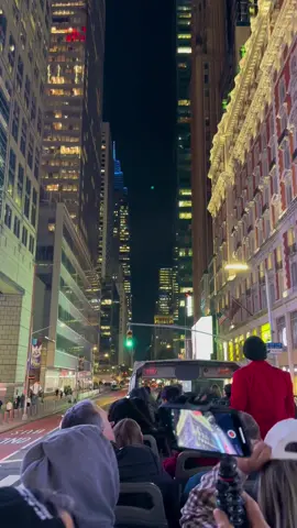 Đường phố New York về đêm. #newyork #newyorkcity #saigoncityview 