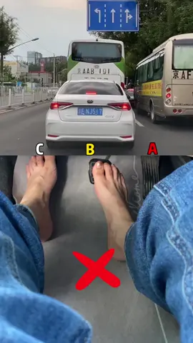 The right way to park.#tiktok #howto #cartok #car #automotive  #driving  #skills  #knowledge  #fpy  #fyp  #tips  #foryou  #carsoftiktok
