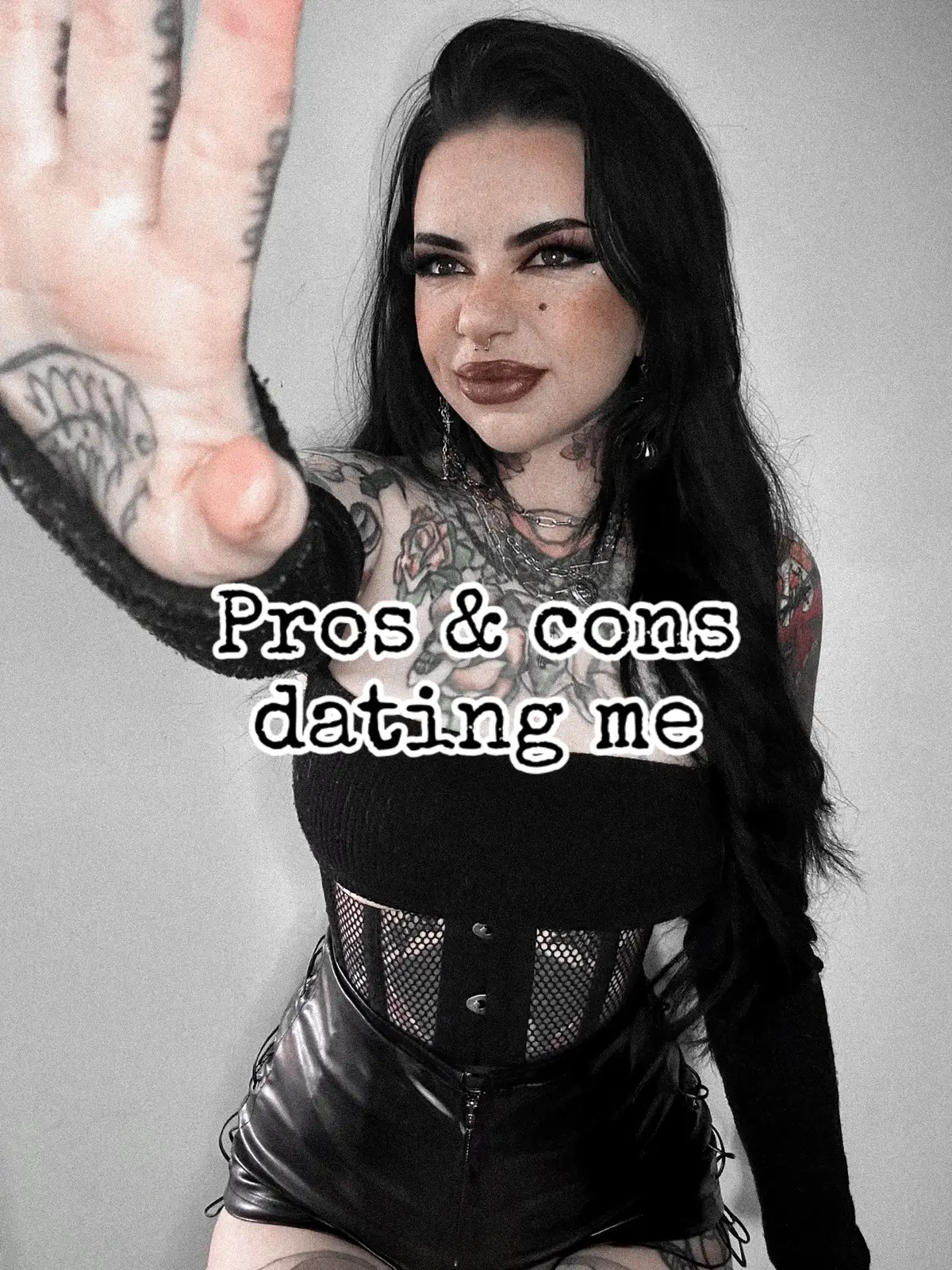 Guess im doing ANOTHER pros and cons becayse tiktok HATES ME and doesnt want me to find the LOML  #altgirl #dating #datingat30 #tinder #horror #tinder #girlswithtattoos #fyp 