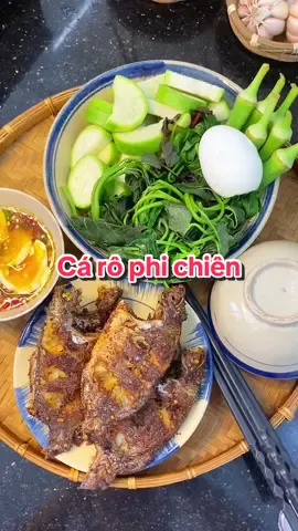 Cơm chiều ngày mưa gió #comnha #carophichien #LearnOnTikTok #AncungTiktok #comnhabong 