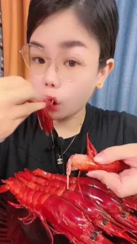 #shrimp #raw #food #foodasmr #asmr #mukbangvideo #eating #chinesefood #fyp #foryou 