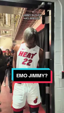 Jimmy debuting his new look for the season 😅🔥 #emo #miamiheat #jimmybutler 