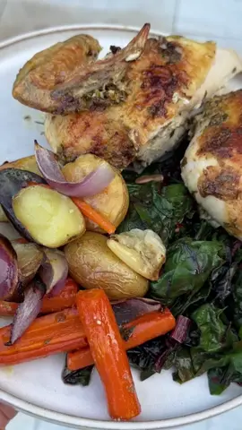 the perfect roast chicken🫶🏽 #roastchicken #EasyRecipe #fallrecipes #fyp #mealideas 