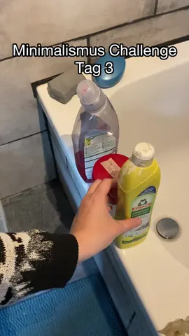 Antwort auf @alexa Tag 3/31 Minimalismus Challenge. Den ganzen Oktober wird jeden Tag ein Teil mehr aussortiert. #putzmittel #aussortieren 