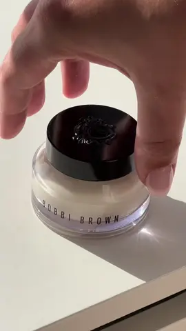 There's a reason this @Bobbi Brown Vitamin Enriched Face Base has 15,000 5 star reviews on Google ⭐⭐⭐⭐⭐ #BobbiBrown #vitaminenrichedfacebase #viralbeautyproducts #BeautyReview #AD