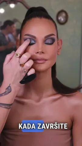 Smoky eye sa sljokicama, savršen večernji make up look, posebno pogodan za spuštene kapke🤍#smokyeye #glitter #makeuptutorial #skolasminkanja #kurssminkanja #kurssminkanjabeograd #sminkanje #sminkanjebeograd #anaminic #viral #viralvideo #fyp 