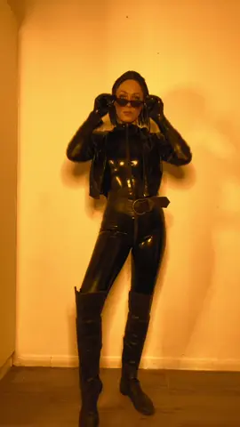 ⚠️flashing lights⚠️ and latex girlies #thematrix #latex #halloween 