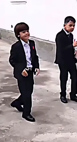 Yo cuando era pequeño 😩👌🏻 #dancer #dancechallenge #dancing #dancingwiththestars #dancers #brakedance #brakedancing #elsalvador🇸🇻 #503🇸🇻viral💪💙 #capcut #90s #90steenager #90stechno #rhythm #dancingwiththestars 