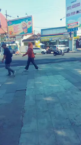 alun alun Jember,  bisa di buat prank loh..monggo di favorit 
