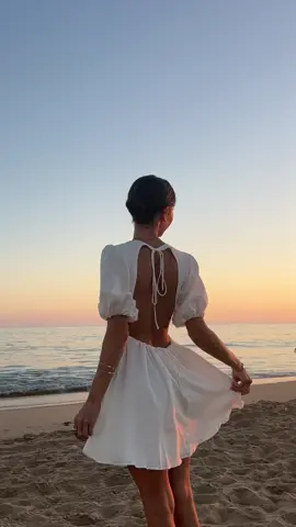 one of my fave sunsets this year 🫶🏻 #fyp #foryou #cottagecoreaesthetic #whitedress 