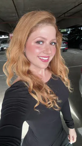 Natural light is so superior👏! I love my fancy lights but natural light wins every time!  Where are my beauty girls?? Who agrees? #naturallighting #naturallight #noringlightnoproblem #glowingskin #glamoftheday💄 #bestlighting 