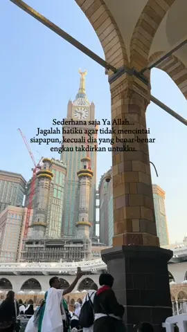 Karena jatuh cinta kepada orang yang salah bukan episode yang harus terulang🥀 #fyp #qoutesislami #selfreminder #tamparandirisendiri #takdirallahygterbaik 