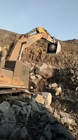 Just do it 😎 #rocks #ball #breaker 
