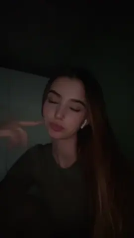 Polecam ogarnąć znaczenie tekstu piosenki zanim wstawicie do niej kogoś na story XD