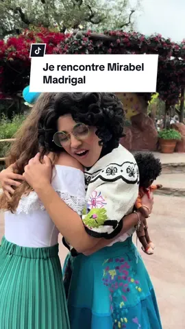 L’un de mes meilleurs meets😍 #encanto #disneylandresortcalifornia #mirabelmadrigal 