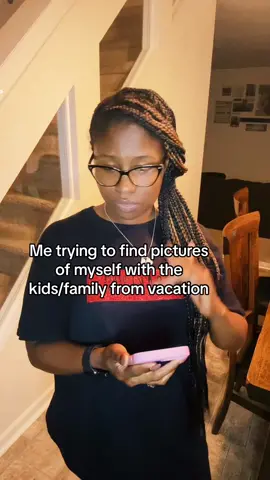 MOMS WE HAVE TO DO BETTER! 😩😅❤️ I challenge you to get in the pictures this holiday season…find someone else to take the pictures! Be apart of the memories! ❤️❤️❤️  #MomLife #MomStruggle #MomComedy #RelatableMomVideos #FunnyMom #MomHumor #family #FamilyTiktok  Relatable mom comedy funny mom videos black comedy funny black mom black tiktok funny family 