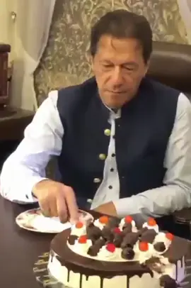 عمران خان جیسے لیڈر صدیوں میں پیدا ہوتے ہیں ۔ جنم دن مبارک اے کپتان #HappyBirthdayImranKhan #happybirthdayskipper #HBDImranKhan #imrankhan #شیر_دلیر_عمران_نیازی 