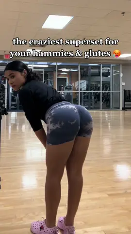 give this superset a try on your next glute day !! i repeated this 4 times and the pump was insaaane. #glutegrowth #gymtips #glutes #girlswholift 