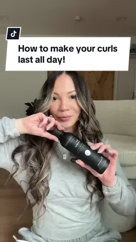 How to make your curls last all day! Easiest way to add volume to fine hair. I use texturing spray to get me that volume fast and flexible hair spray.  #hairtutorial #hairstyle #hairtips #voluminoushair #finehairstyletip #curlsroutine #howtocurlyourhair #howtoaddvolumetohair #naturalhairtips 