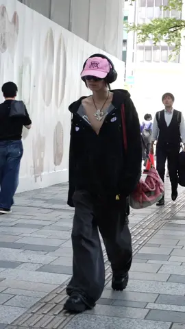 Street style in Tokyo. #StreetStyle  #japanesefashion  #tokyofashion  #walkingonthestreet  #fashionweek 