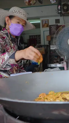 Thai street food - 20 years making the best fried curry fish balls with rice noodles! (ร้านขนมจีนทอดมันเจ้เกียง) #tiktokfood #ThaiFood #streetfood