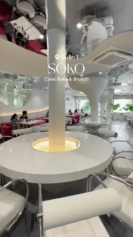 Thưởng thức Brunch thứ thiệt, bánh ngọt, nước ngọt tại SOKO. Mình ấn tượng bởi ko gian hồng-trắng sang trọng 🤩🥞🍵 #saigon #coffeesaigon #cafesaigon #dicafehong #huyycafe 