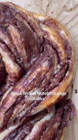 Nutella orange ‘babka’ 😍 1 Jus Roll puff pastry street  Zest of 1 orange  Nutella to taste  1 egg (to brush on top)  Flatten out pastry sheet  Spread on nutella and orange  Roll into a sausage and cut down the middle  Twist into a ‘braid’ & place into loaf tin Bake on 175C/350F for 45 min  Sprinkle with icing sugar if you want to!  #dessert #chocolate #nutella #babka 