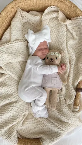 The sweetest little snuggle 🥺 our new chunky waffle blanket launches next Friday 13/10 at 11am AEST 🤎 #fyp #cutebabyvideos #sheshere #babyannouncement #newbornbabygirl #babyootd #babyshop 