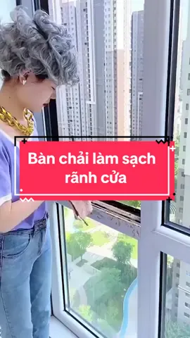 Bàn chải làm sạch khe rãnh cửa sổ tiện dụng, dọn dẹp nhà cửa rất nên thử #banchaikhecua #banchaikhegoc #AntiFakeNews 